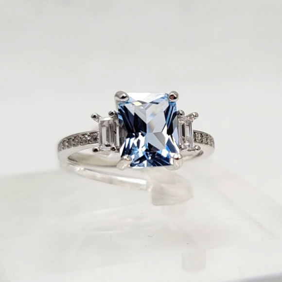 Sterling 2ct Topaz Ring - Picture 4 of 16